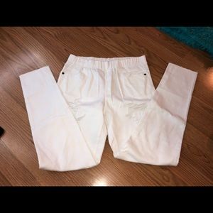 White distressed jeggings
